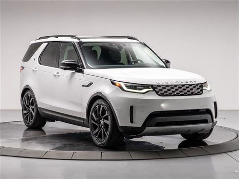 Used 2024 Land Rover Discovery S AWD/4WD image 7