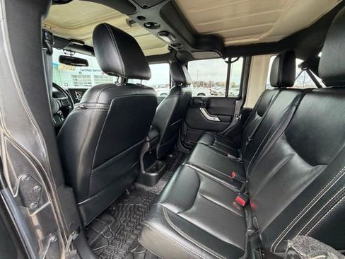 Used 2017 Jeep Wrangler Unlimited Sahara w/ Connectivity Group AWD/4WD image 20