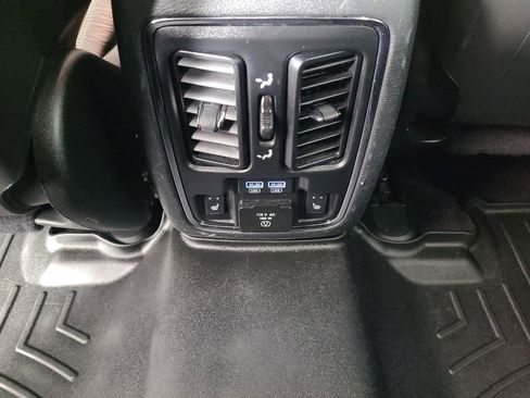 Used 2016 Jeep Grand Cherokee Limited w/ Luxury Group II AWD/4WD image 18