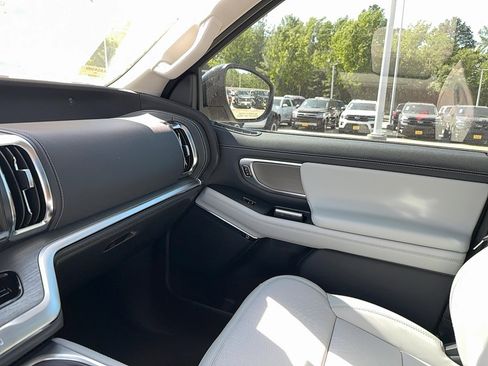 New 2025 Ford Expedition Platinum w/ Driver's Package image 22