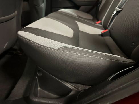 Used 2014 Ford Focus SE w/ SE Sport Package image 37