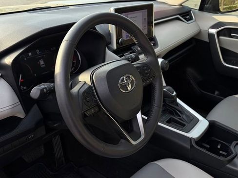 Used 2023 Toyota RAV4 XLE Premium image 14