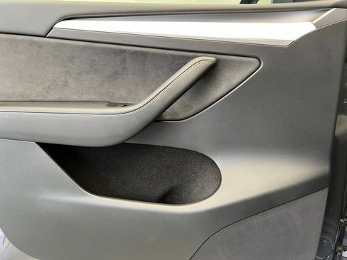 Used 2023 Tesla Model Y Performance image 19