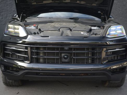 Certified 2025 Porsche Cayenne Coupe image 42