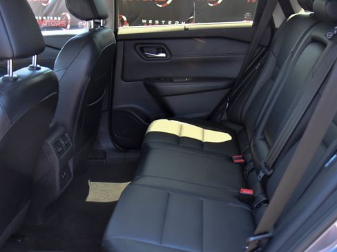 Used 2025 Nissan Rogue SV w/ SV Premium Package FWD image 39
