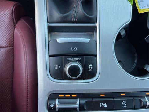 Used 2018 Kia Stinger GT1 image 19