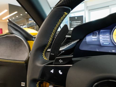 Used 2024 Ferrari SF90 Spider image 27