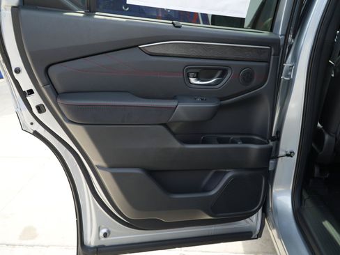 Used 2026 Honda Pilot Black Edition image 15