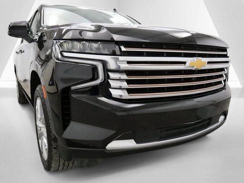 Used 2021 Chevrolet Suburban High Country w/ Premium Package AWD/4WD image 41