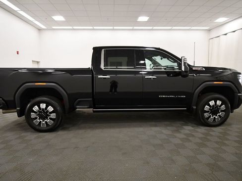 Used 2024 GMC Sierra 2500 Denali w/ Denali Reserve Package AWD/4WD image 9