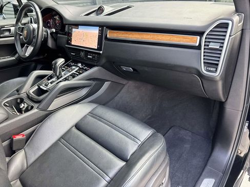 Certified 2023 Porsche Cayenne S Platinum AWD/4WD image 18