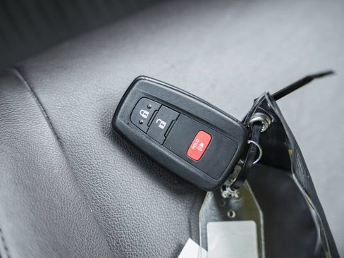 Used 2019 Toyota C-HR Limited FWD image 41