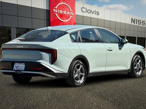 Used 2025 Kia K4 LXS image 3