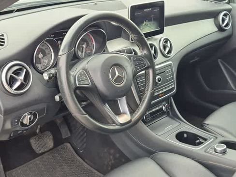 Used 2017 Mercedes-Benz GLA 250 4MATIC image 10