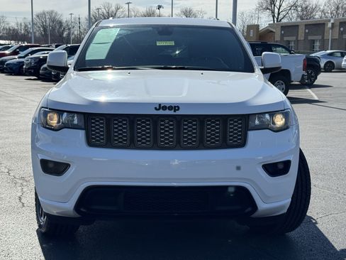 Used 2017 Jeep Grand Cherokee Altitude image 17