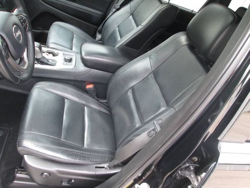 Used 2019 Jeep Grand Cherokee Limited AWD/4WD image 16