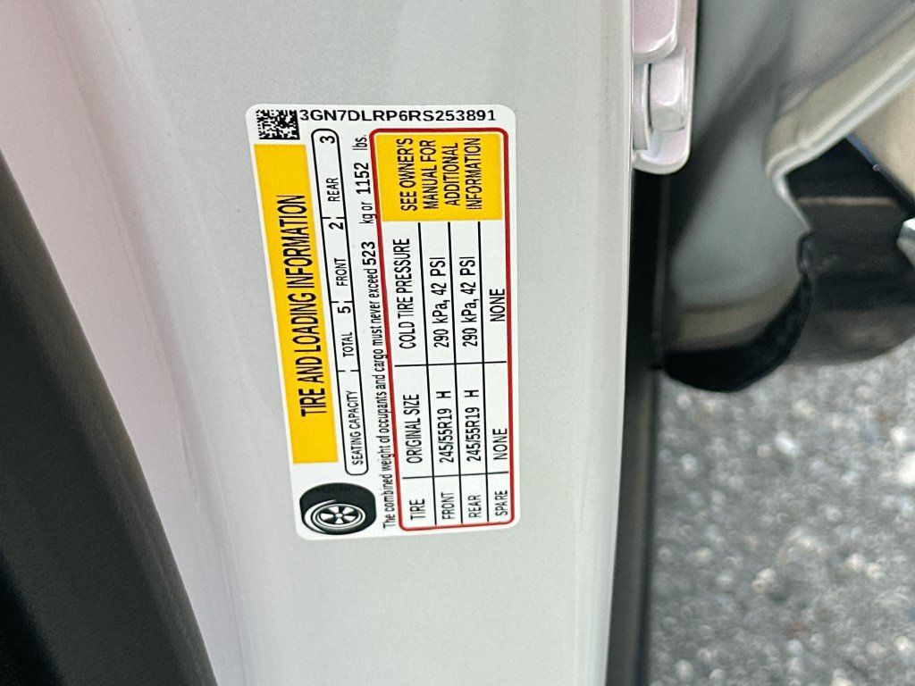 Certified 2024 Chevrolet Equinox EV LT FWD image 30