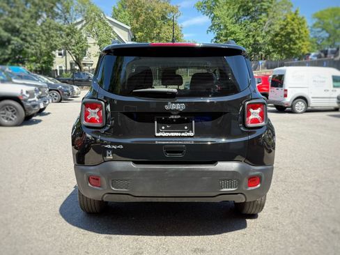 Used 2023 Jeep Renegade Latitude w/ Premium Group AWD/4WD image 10