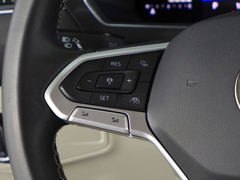 Used 2022 Volkswagen Tiguan SE image 27