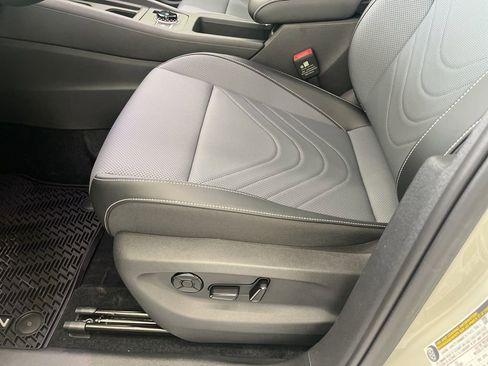 New 2026 Volkswagen Tiguan SE R-Line FWD image 15