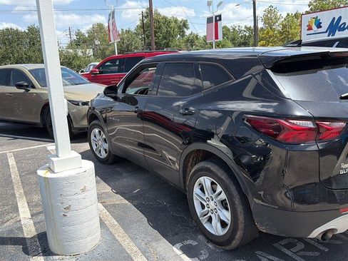 Used 2021 Chevrolet Blazer LT FWD image 2