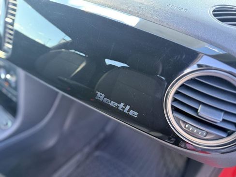 Used 2018 Volkswagen Beetle S image 26