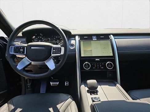 New 2024 Land Rover Discovery Dynamic SE image 11