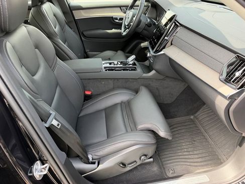 Certified 2025 Volvo XC90 T8 Ultra w/ Protection Package Premier image 14