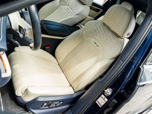 Used 2024 Bentley Bentayga Extended Wheelbase AWD/4WD image 26