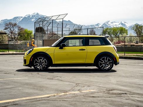 New 2026 MINI Cooper S image 2