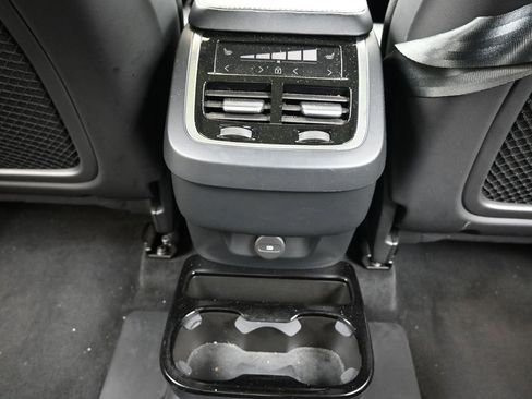 Certified 2024 Volvo XC90 B6 Plus image 16