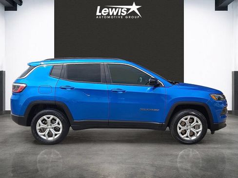 Used 2024 Jeep Compass Latitude AWD/4WD image 5