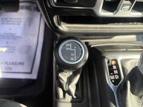 Used 2025 Jeep Wrangler Unlimited Sahara AWD/4WD image 35