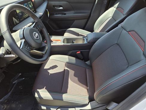 New 2026 Nissan Kicks SR w/ SR Premium Package FWD image 11