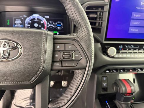 Used 2025 Toyota Sequoia 4WD image 27