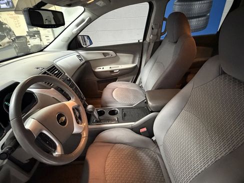 Used 2011 Chevrolet Traverse LT w/ Personal Connectivity Package image 8
