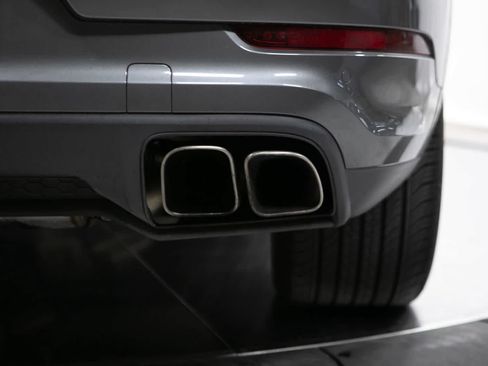 Certified 2022 Porsche Cayenne Turbo AWD/4WD image 20