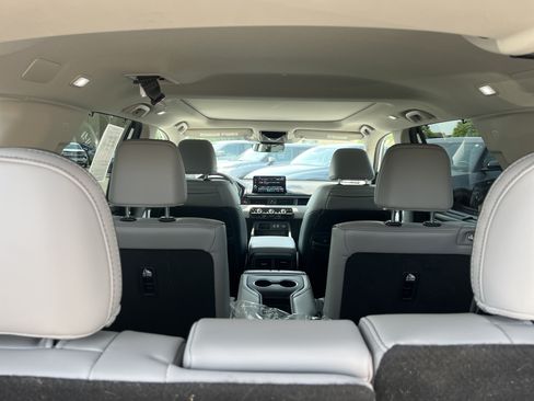 Used 2025 Honda Pilot Elite image 13