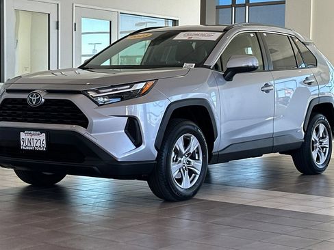 Certified 2025 Toyota RAV4 LE AWD/4WD image 8