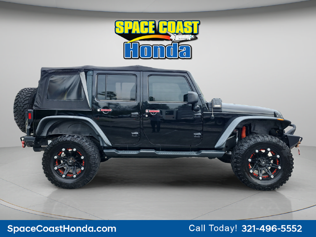 Used 2013 Jeep Wrangler Unlimited Sahara w/ Connectivity Group AWD/4WD image 2