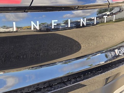 Used 2026 INFINITI QX60 Luxe w/ Cargo Package FWD image 10