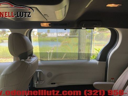 Used 2022 Toyota Sienna Limited FWD image 11