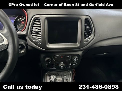 Used 2018 Jeep Compass Trailhawk w/ Leather Interior Group AWD/4WD image 21