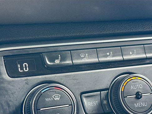 Used 2019 Volkswagen Atlas SE w/ Panoramic Sunroof Package image 19