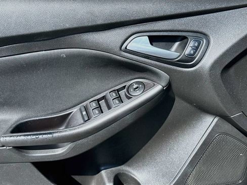 Used 2017 Ford Focus SEL FWD image 21