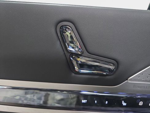 Used 2023 BMW 760i xDrive w/ Executive Package AWD/4WD image 28