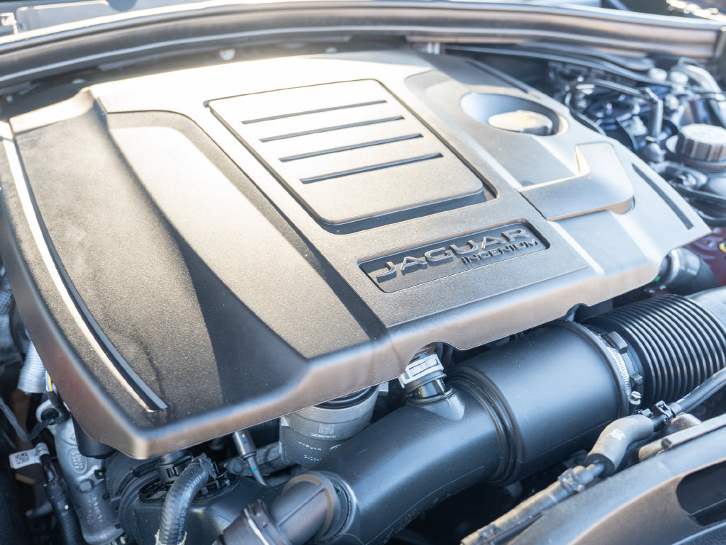 Used 2025 Jaguar F-PACE R-Dynamic S AWD/4WD image 35
