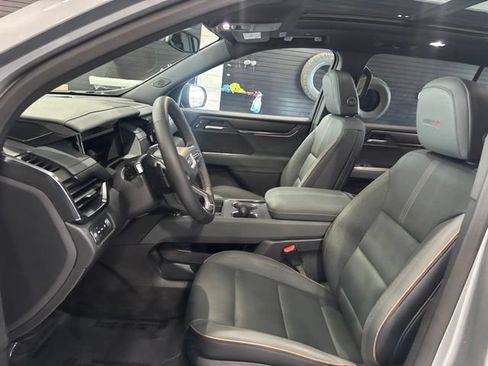 Used 2025 GMC Acadia AT4 w/ Luxury Package AWD/4WD image 15