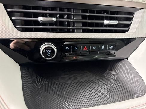 Certified 2025 Ford Explorer Active w/ Active Comfort Package image 21