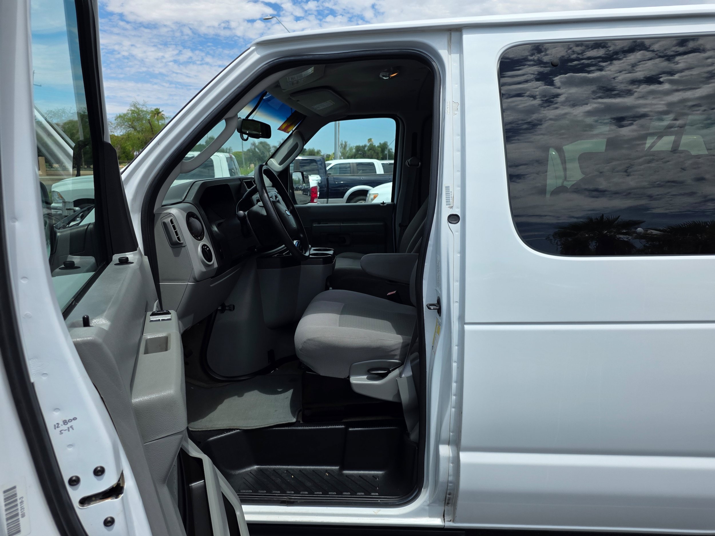 Used 2014 Ford E-350 and Econoline 350 XLT RWD image 13